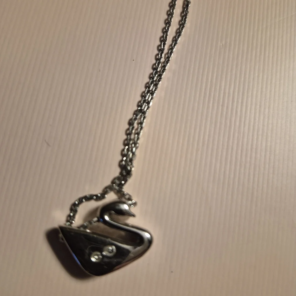 Swarovski Elegant Silver Swan Necklace - Picture 2 of 3